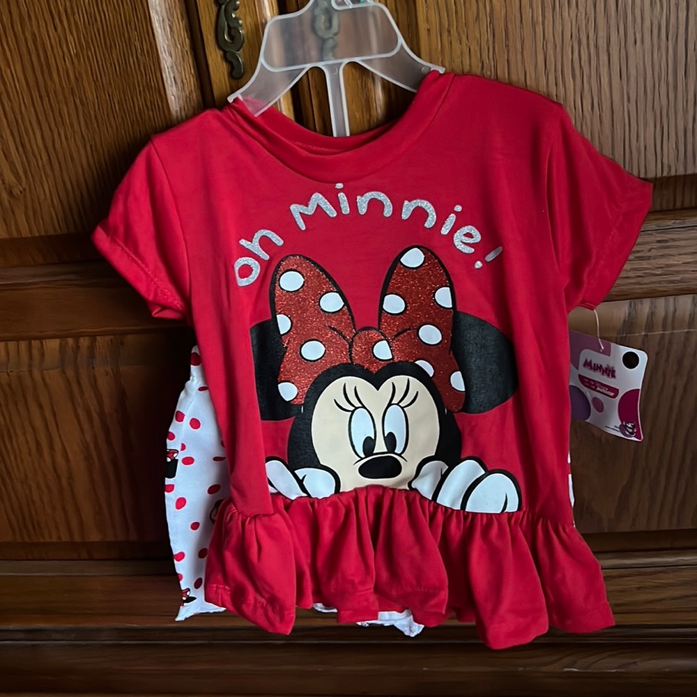 Little girls Minnie Mouse shorts and tee shirt